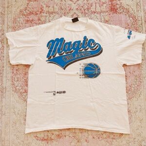 Vintage Men’s Orlando Magic White and Blue Graphic T-Shirt